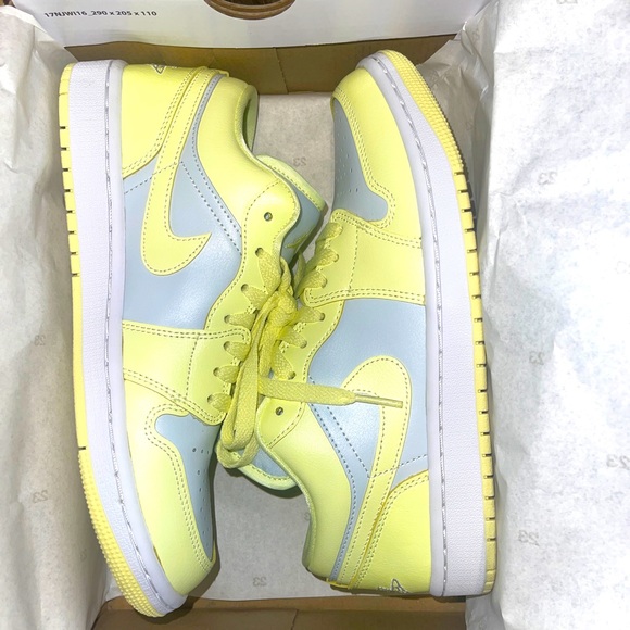 Jordan Shoes - Women’s Air Jordan 1 Low